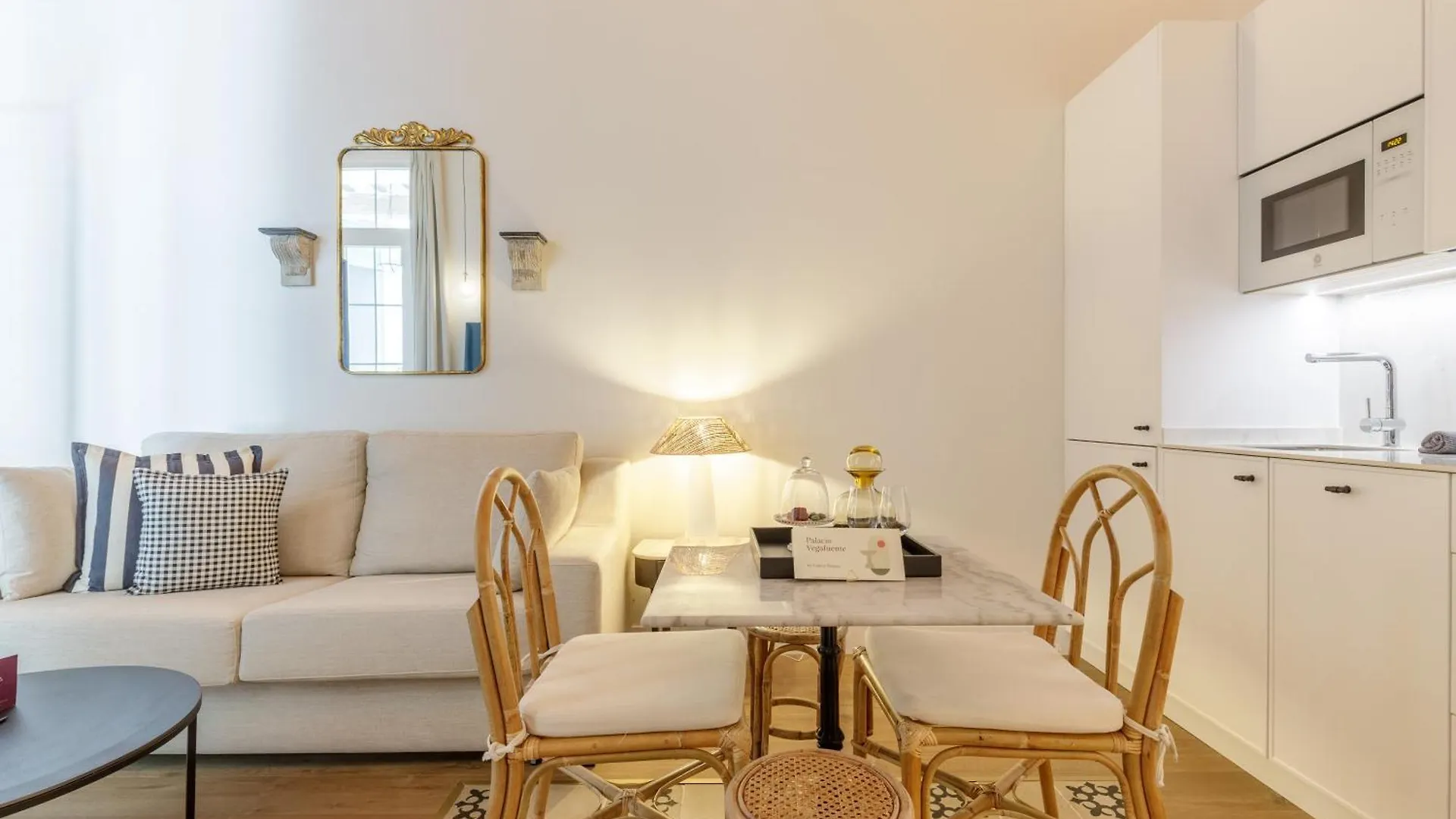 Apartamento Palacio Vegafuente By Caleta Homes Málaga